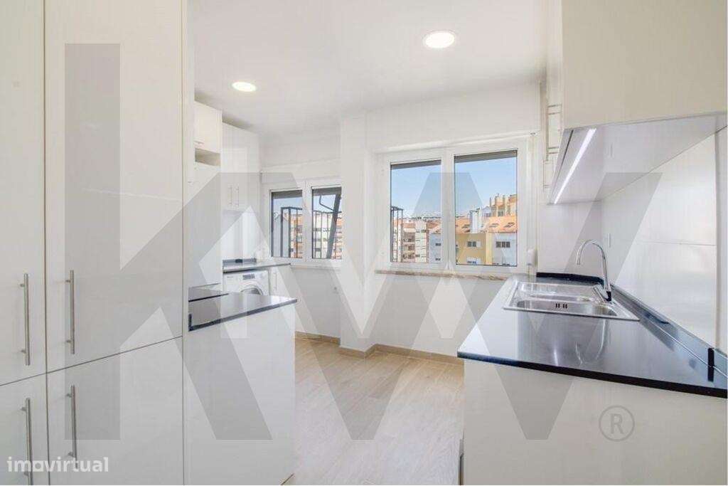 São Domingos de Benfica | Apartamento T2 Remodelado c/ varanda junto a - Grande imagem: 4/24