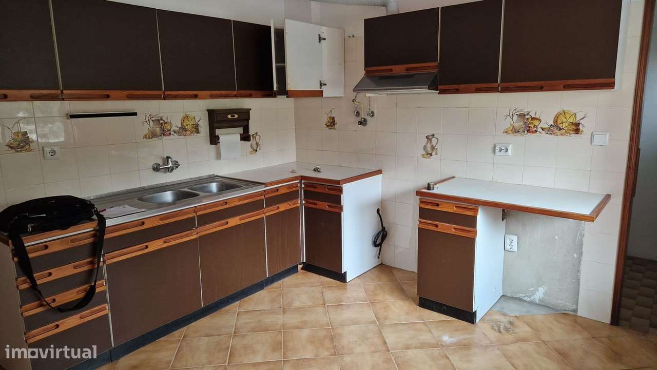 T4 Com Excelentes áreas - Situado em zona tranquila - Grande imagem: 4/23