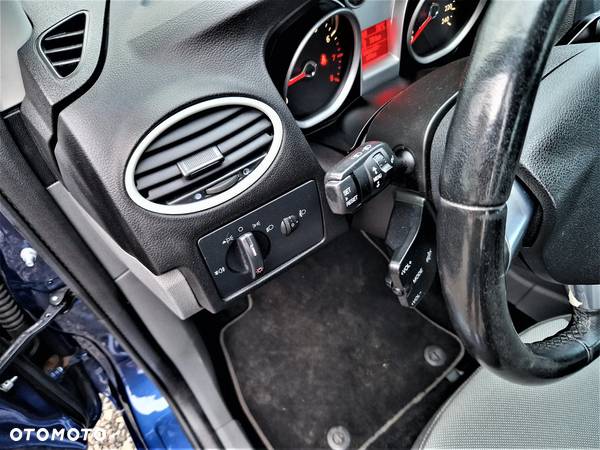 Ford Focus 1.8 Sport - 12