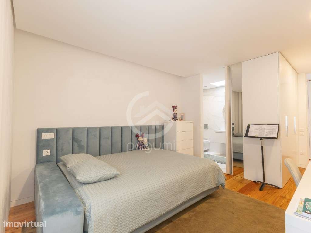 Moradia Contemporânea | 1.470 m² | A 1 Minuto da A4-23