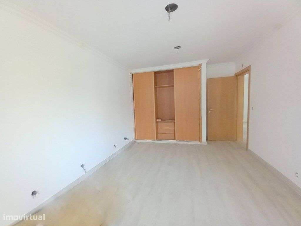 Vivenda Remodelada em Foros de Amora-13