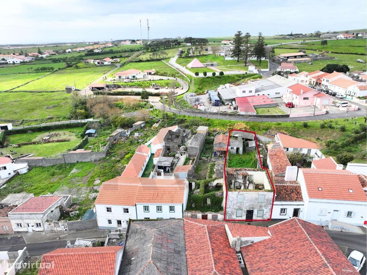 Moradia T3 em Ruína  - Rua do Norte, Vila do Porto - Grande imagem: 2/7