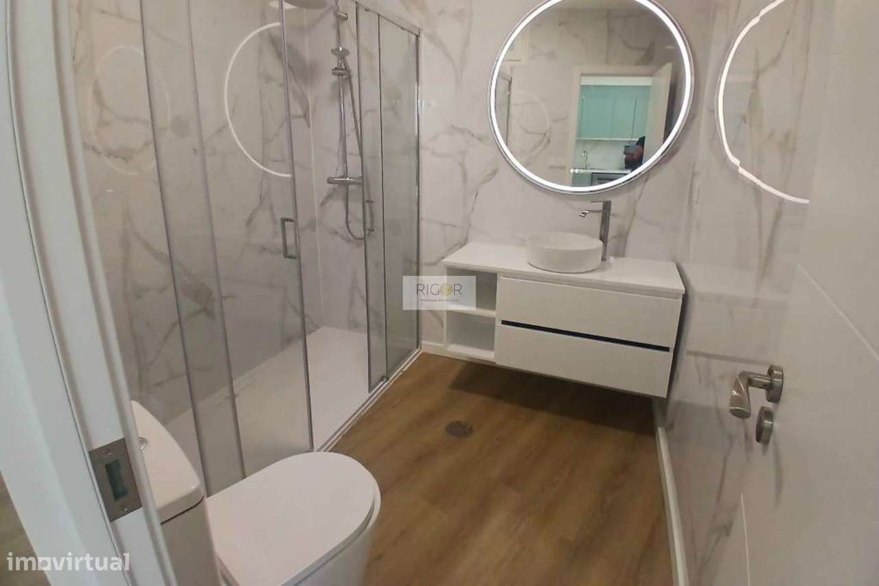 Apartamento T1+1 totalmente remodelado junto à praia nas Caxinas-9
