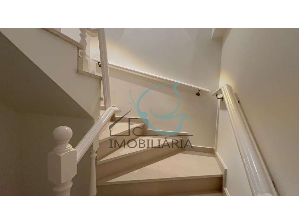 Moradia T5 com Vista para a Serra em Alenquer-11