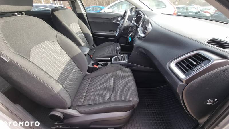 Kia Ceed 1.4 L Business Line - 33