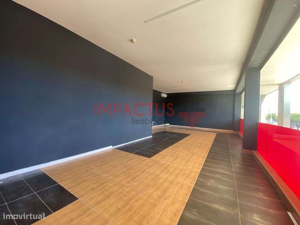 Armazém + 2 lojas de comércio face à N14 na Trofa - Grande imagem: 4/15