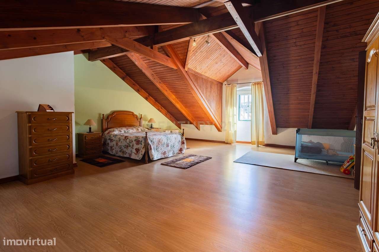 Moradia T5 com 250 m², no Coração do Juncal, Porto de Mós-21