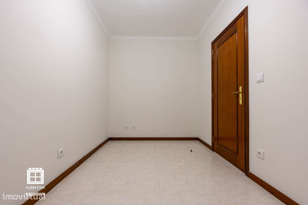 Apartamento T2+1 renovado c/excelente terraço em Oliveira do Douro-4