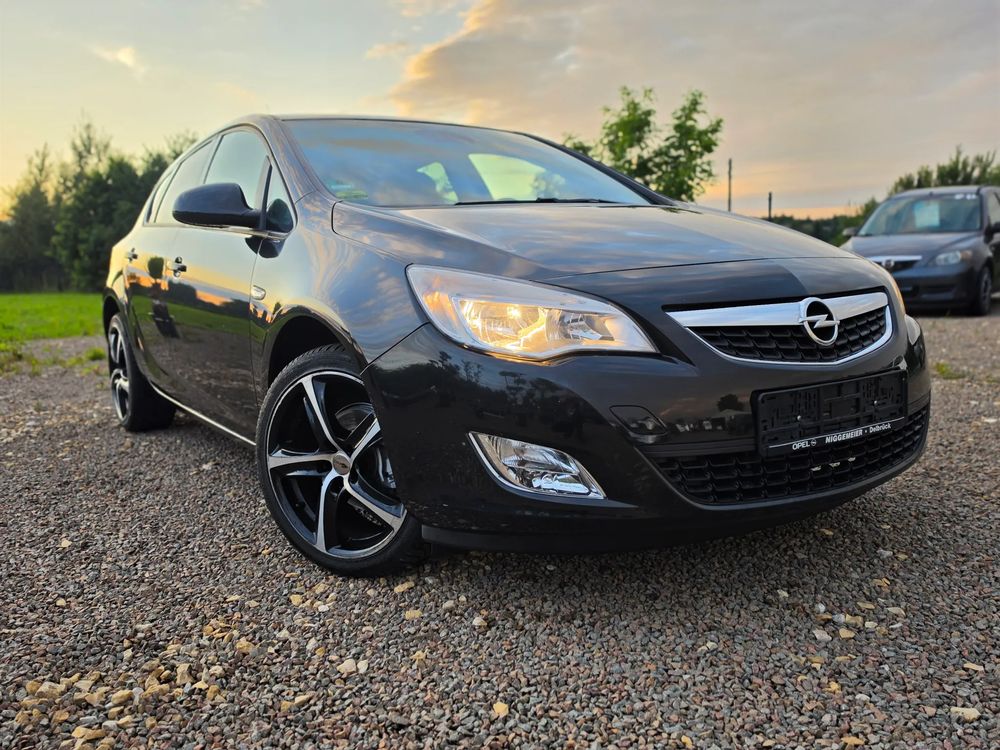 Opel Astra J (2009-2019) 1.6 Design Edition 2011
