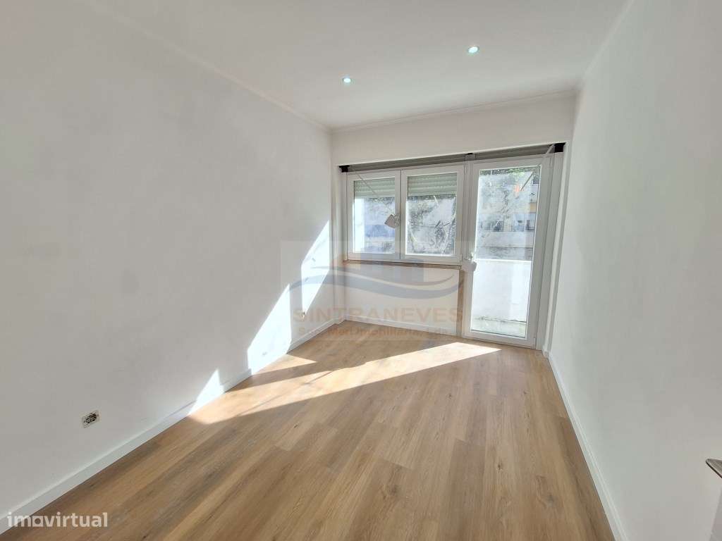 T2 em remodelação total, edifício e fracções como novos. - Grande imagem: 4/10