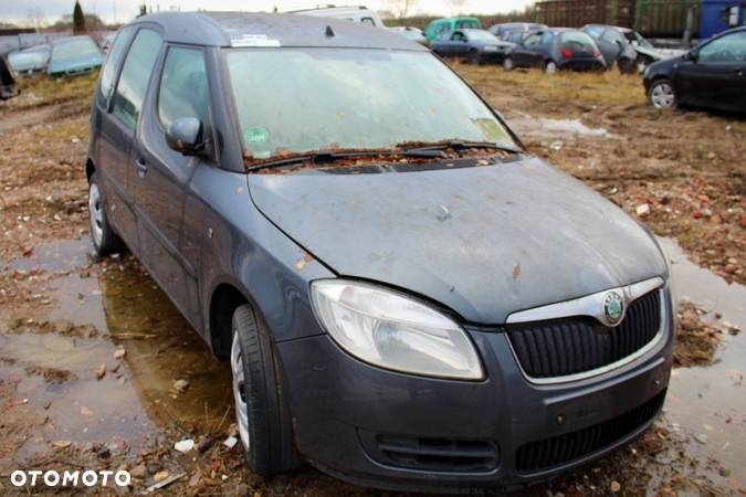 Skoda Roomster 5J 2007 1.4TDI BNV (MASKA, ZDERZAK, LAMPA, BŁOTNIK, DRZWI, KLAPA, SZYBA, FOTEL) - 1