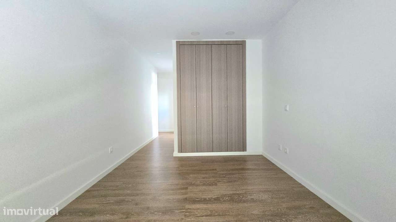 Último T3 de Último Piso, Garagem p/ 2 carros e Varanda | São João Ver-9