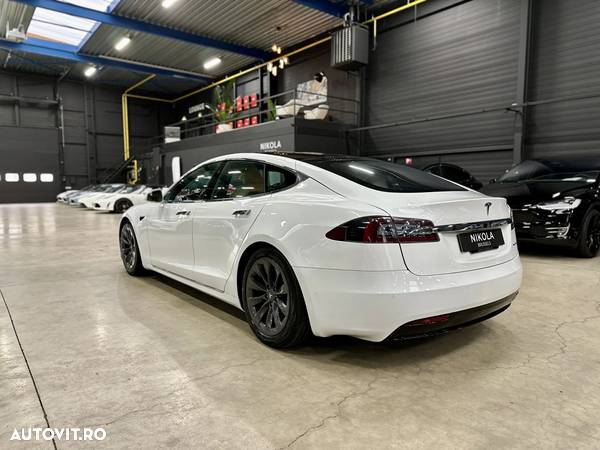 Tesla Model S - 6