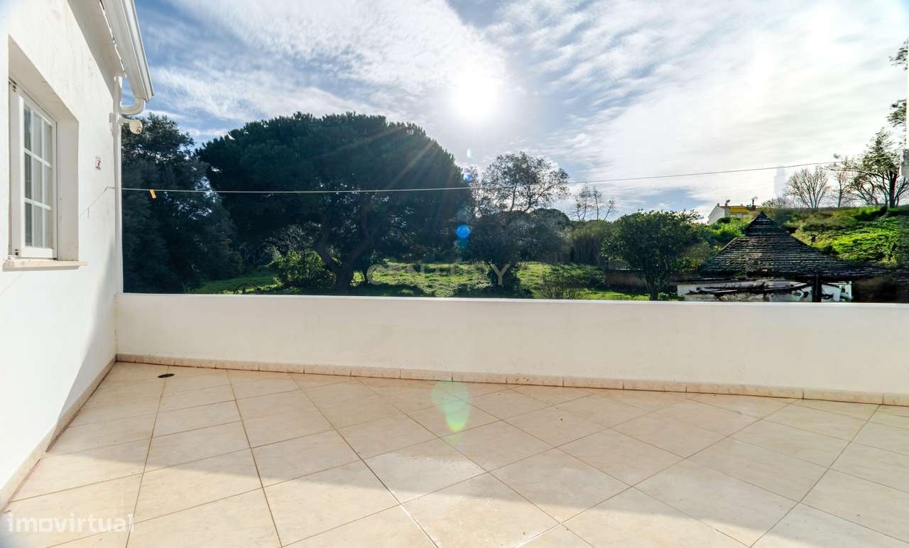 Moradia T4 Renovada com Vista Campo, perto da praia, na Sobreda, Almad - Grande imagem: 4/35