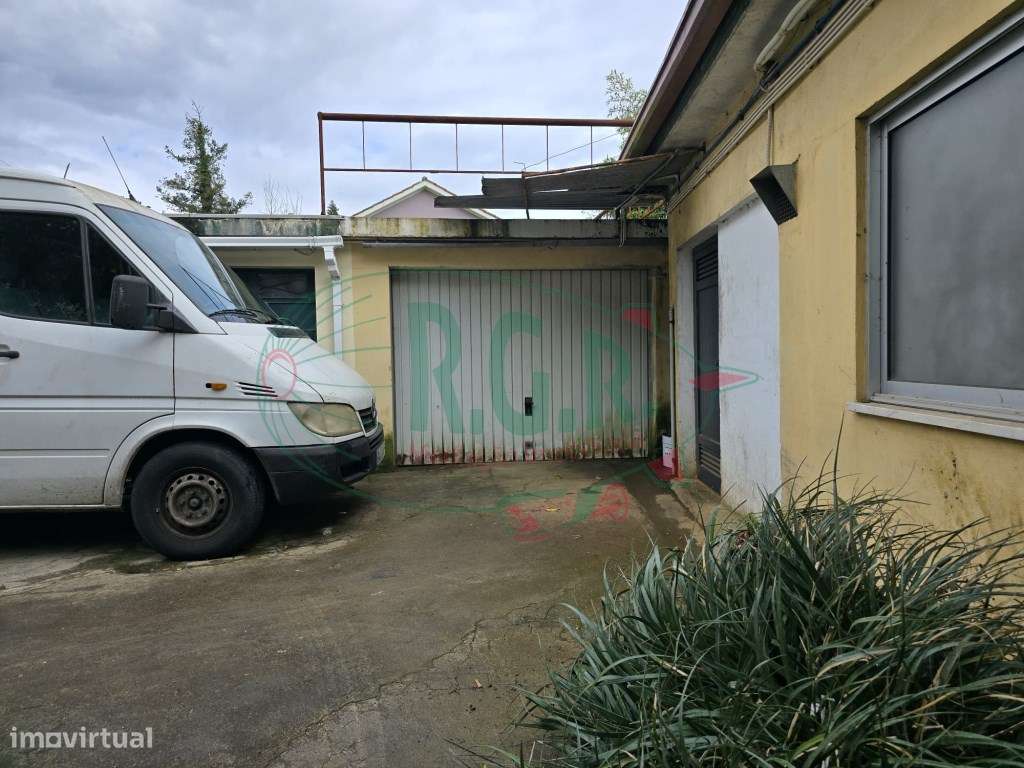 INVESTIMENTO - T5 Entrada Independente | Garagem | Peq. Quintal | C...-37