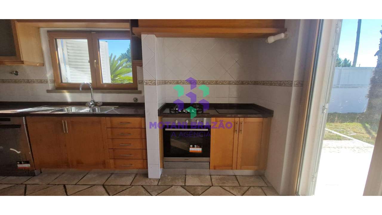 Magnífica Moradia Sesimbra c/Piscina-35