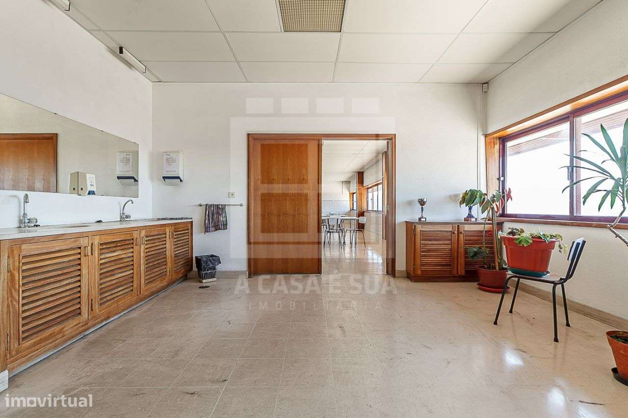 Armazém em funcionamento em Oliveira de Frades com mais de 10.000 m2 - Grande imagem: 5/31