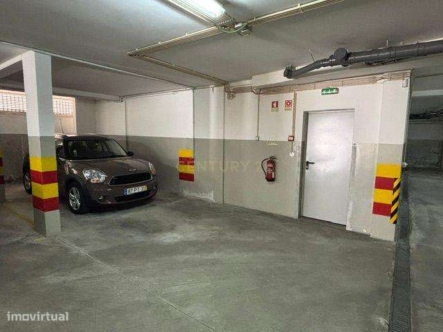 Apartamento T3 com varanda e estacionamento - Rua Duque de Terceira-17