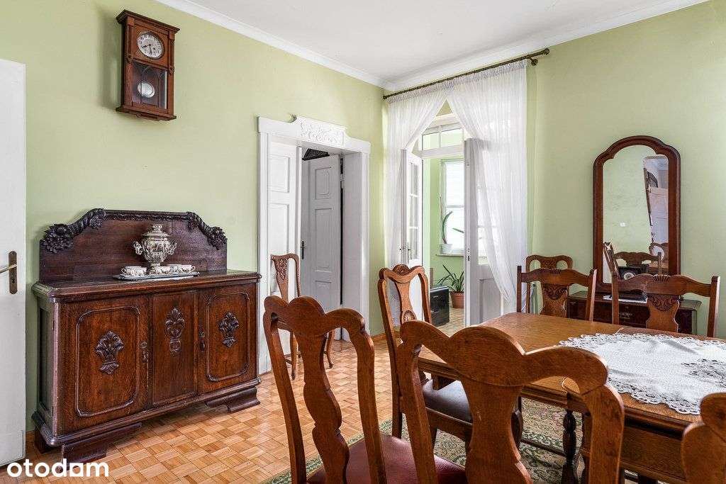 Willa w klasycznym stylu z ogrodem-11