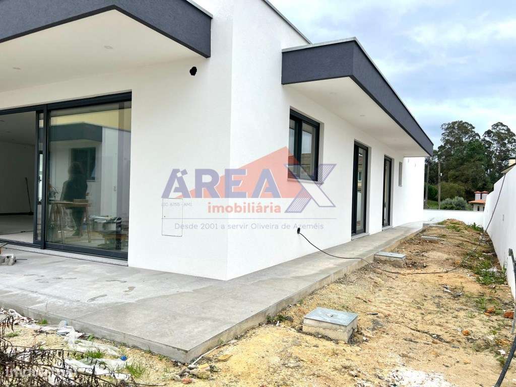 Moradia Isolada T3+1 Térrea, com anexo - Arquitetura Moderna - Sant... - Grande imagem: 4/36