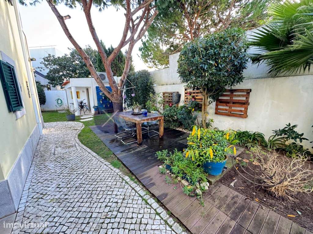 single-family residential building, with a T6 layout, comprising gr...-32