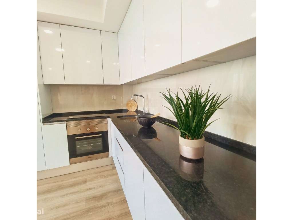 Apartamento t3 à venda na Rua João Ortigão Ramos, - Grande imagem: 5/22