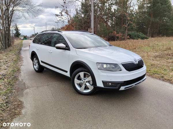 Skoda Octavia Combi 2.0 TDI 4x4 DSG Scout - 2