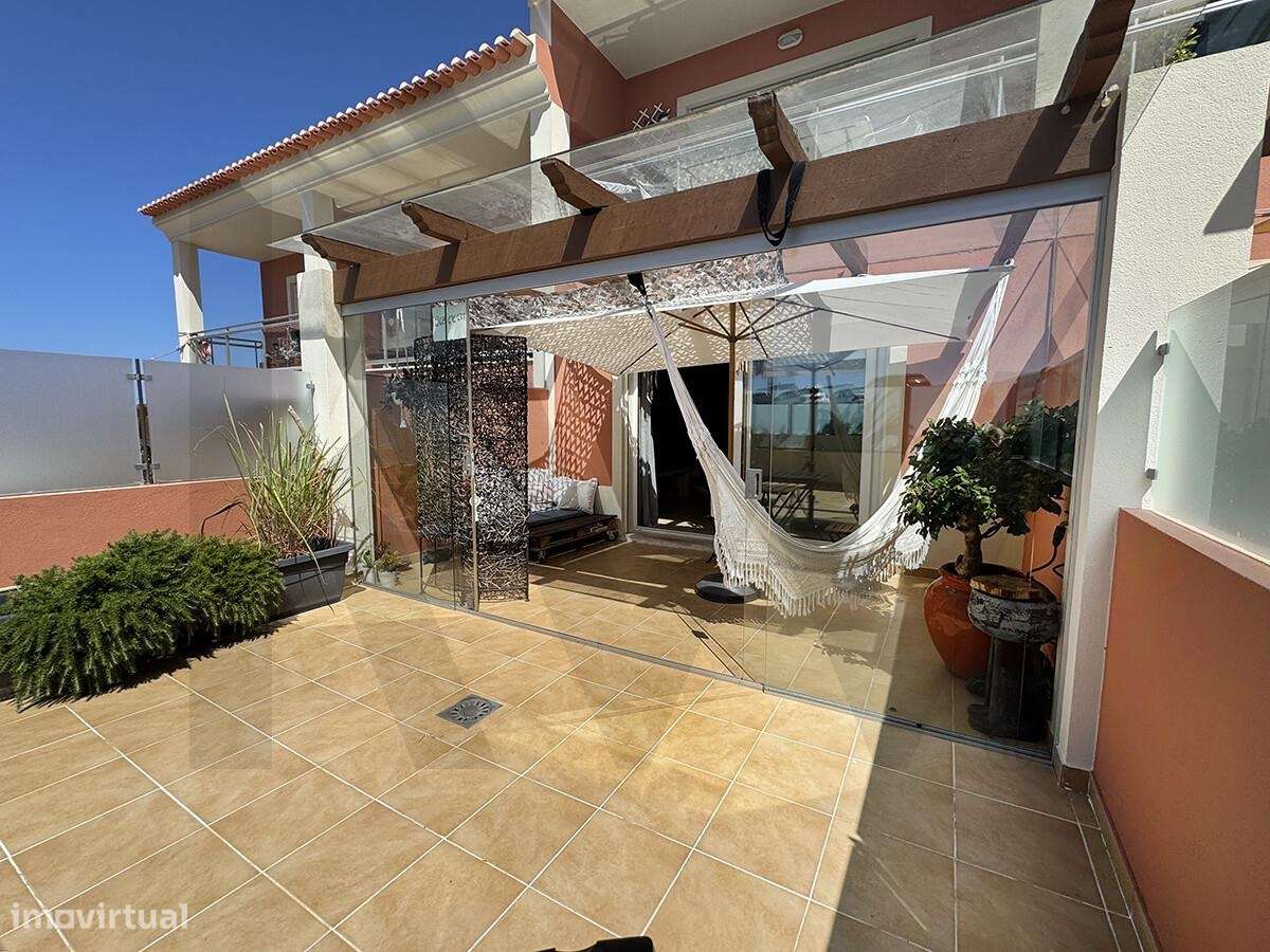 T1 junto à Praia de São Julião | 70 m2 + 42 m2 de pátio | Garagem para-29