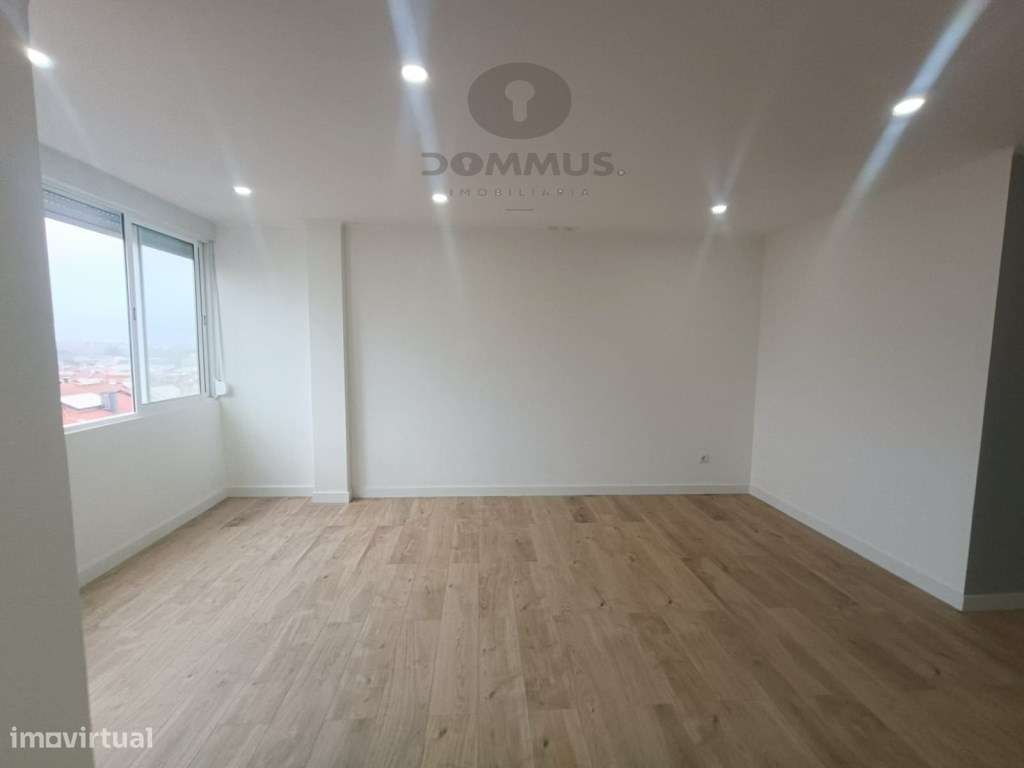 Apartamento T4 Totalmente Remodelado na Damaia-9