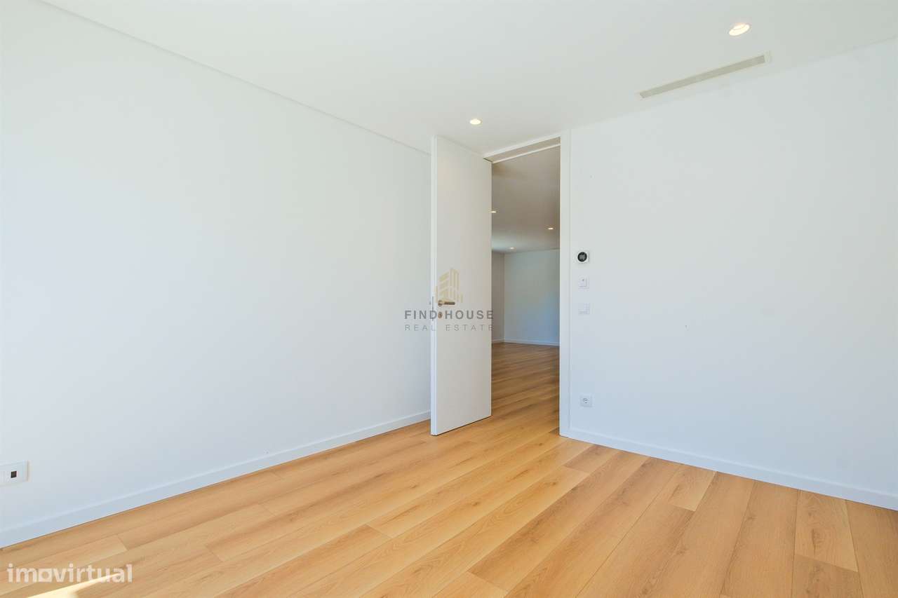 Moradia T4 de luxo em Condomínio Privado com Piscina e Jardim em São P-11