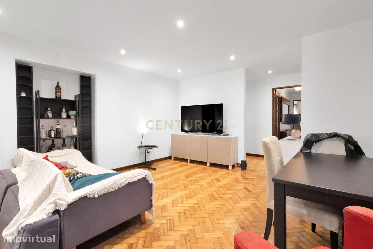 Apartamento T3 Remodelado - Prédio Senhorial com Elevador - Grande imagem: 3/19