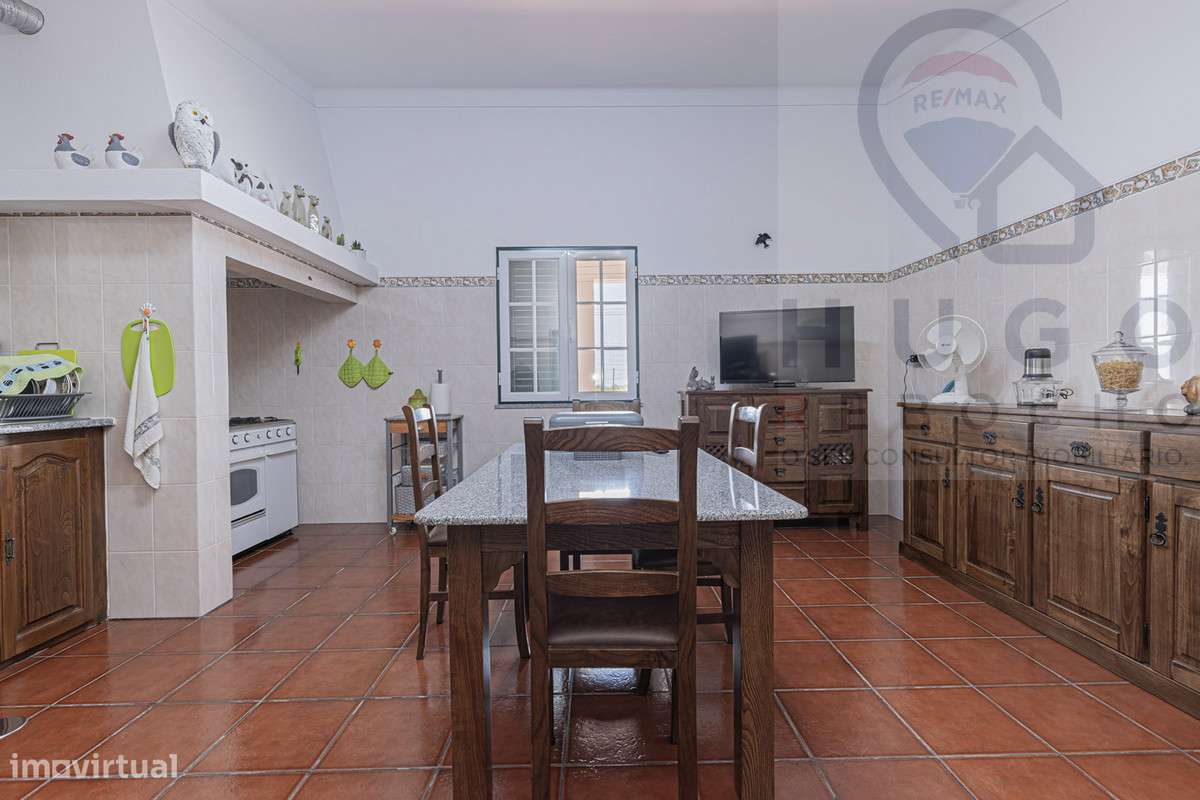 Quinta com 1,425 ha em Redondo-50