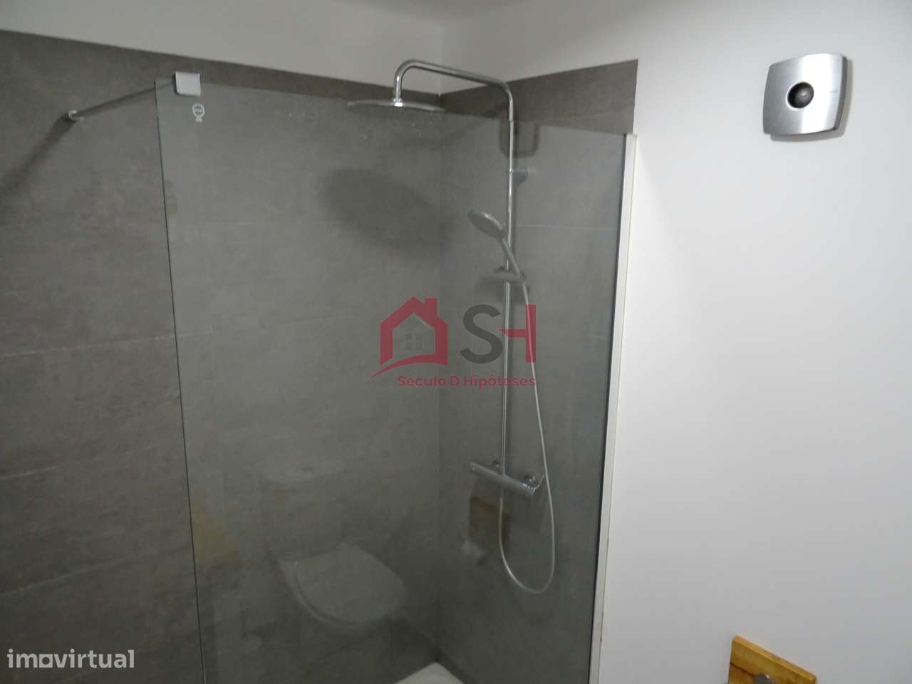 *Prédio com 2 Apartamentos + Loja + Arrecadação – Santa Cruz*-27