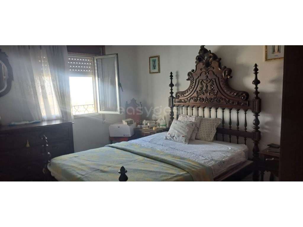 Moradia V3 + V3 com duas garagens em Torre de Moncorvo. - Grande imagem: 4/13