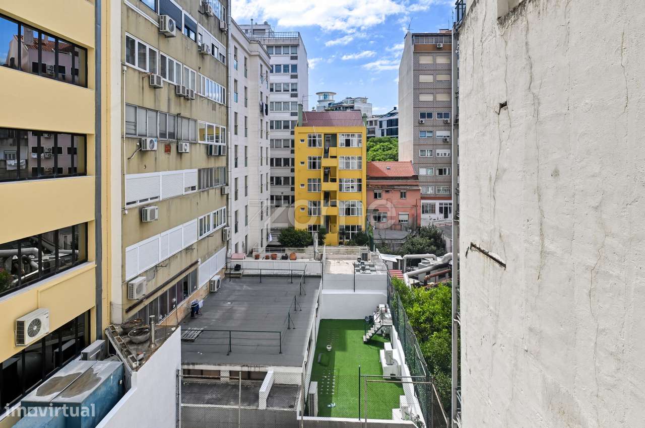 Apt T3 totalmente renovado no centro de Lisboa, junto à Gulbenkian-43