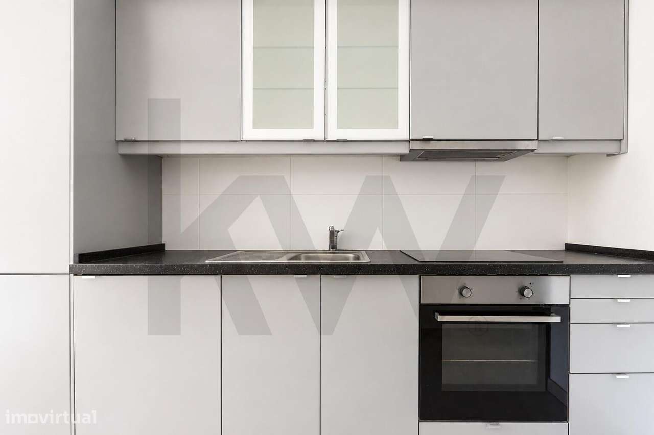 T2 EM SACAVÉM COM LUZ NATURAL E LOCALIZAÇÃO ESTRATÉGICA JUNTO A LISBOA-14