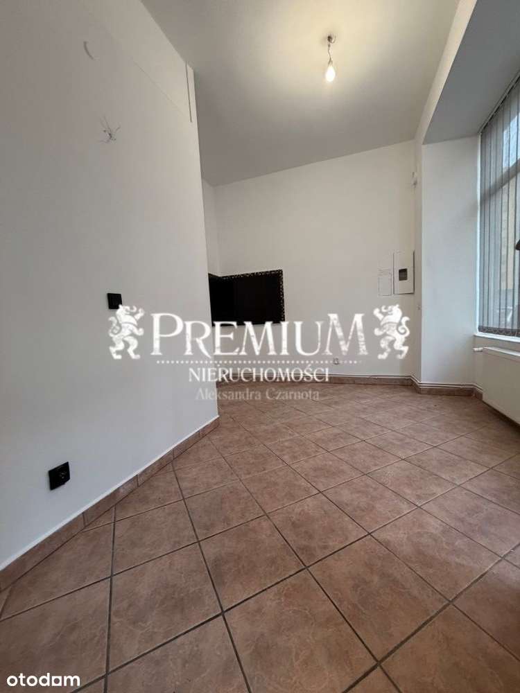 Lokal użytkowy z witrynami na parterze kamienicy-6