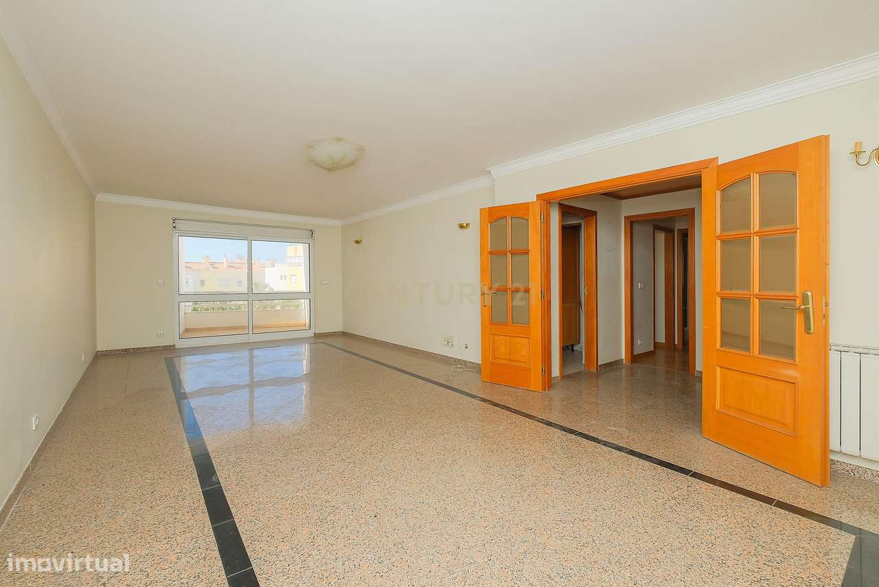 Apartamento T3 luminoso na Parede com varandas, garagem e arrecadação-5