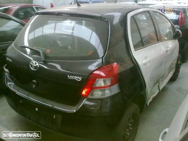 Traseira / Frente /Interior Toyota Yaris 2010 - 1