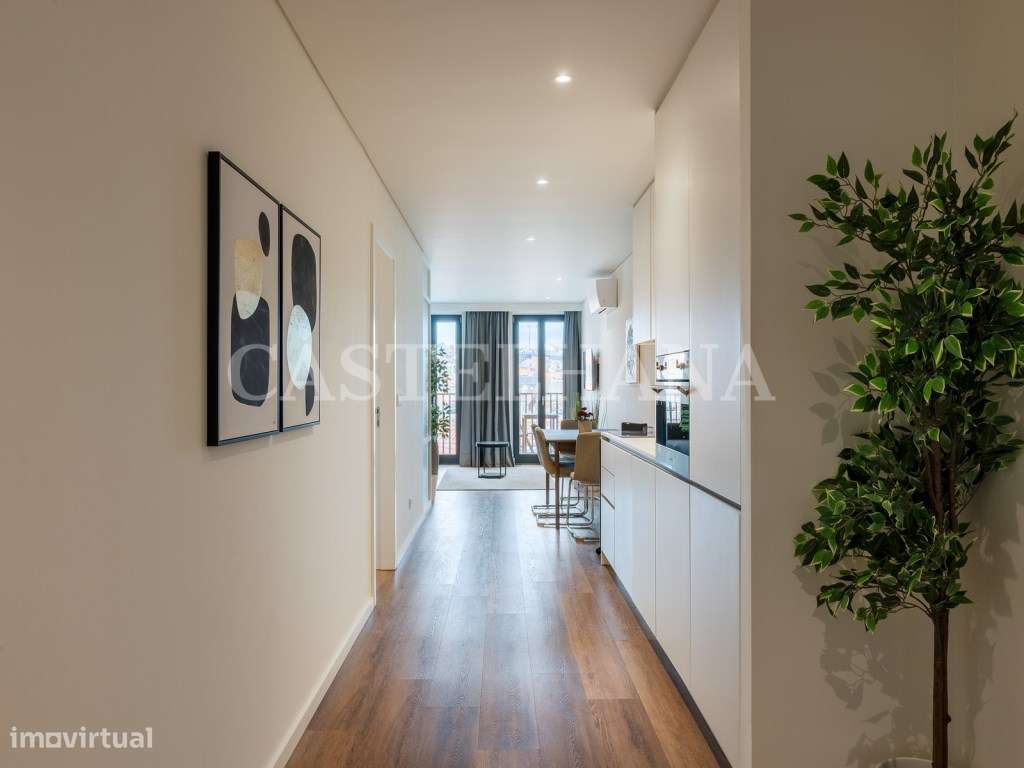 Apartamento T1+1 com varanda na zona histórica do Porto - Grande imagem: 2/60