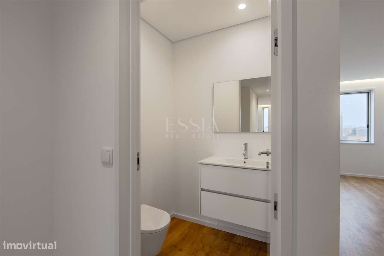 Apartamento T2 no Último Piso com Terraço na Boavista, Porto-16