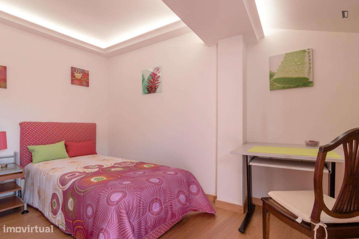 Quarto - localizado em Campolide Lisbon - Grande imagem: 4/7