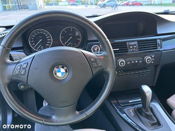 BMW Seria 3 320d DPF Touring - 13