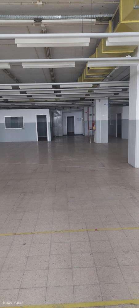 Armazém para arrendar em Camarate - Grande imagem: 3/7