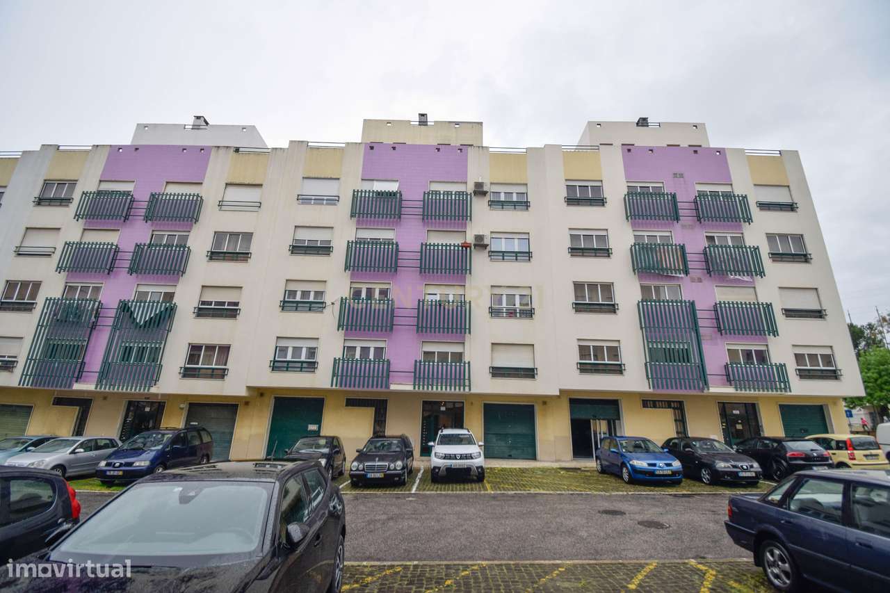 T2 Remodelado como Novo | Elevador | Arrecadação | Varanda Fechada | L - Grande imagem: 2/23