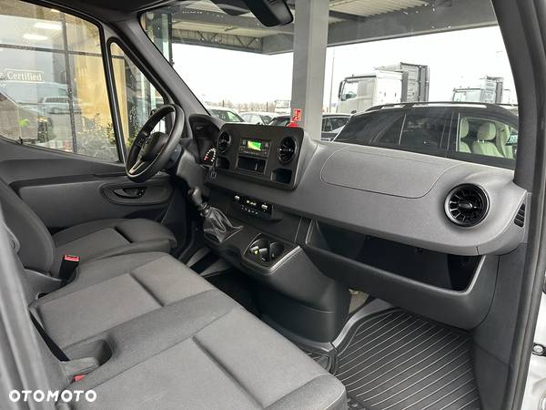 Mercedes-Benz Sprinter 317 - 12