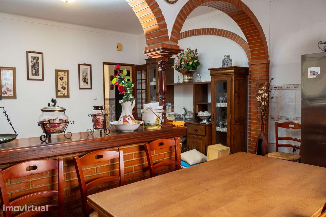 Moradia T3 com espaço exterior situada junto ao Cento de Saúde de Mour-10