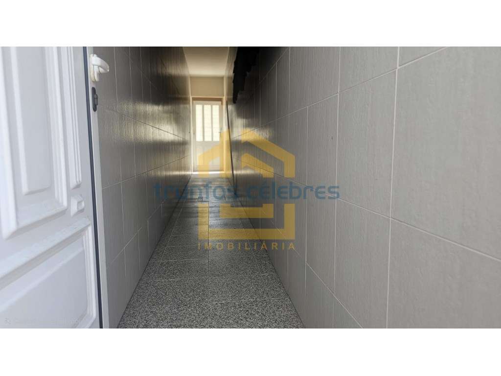 *Moradia T3+1 Renovada | Terraço Privativo | A 600 m da Praia e 400...-29