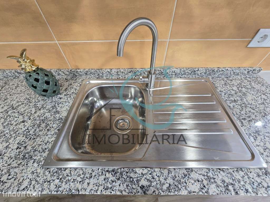EXCLUSIVO - Excelente moradia de 2 pisos, com licença AL-20