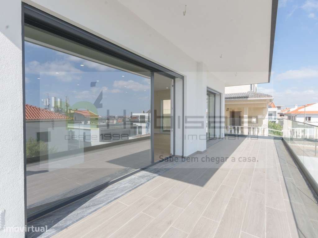 Moradia T4+1 Isolada com piscina inserida em lote de terreno de 370m2. - Grande imagem: 4/43